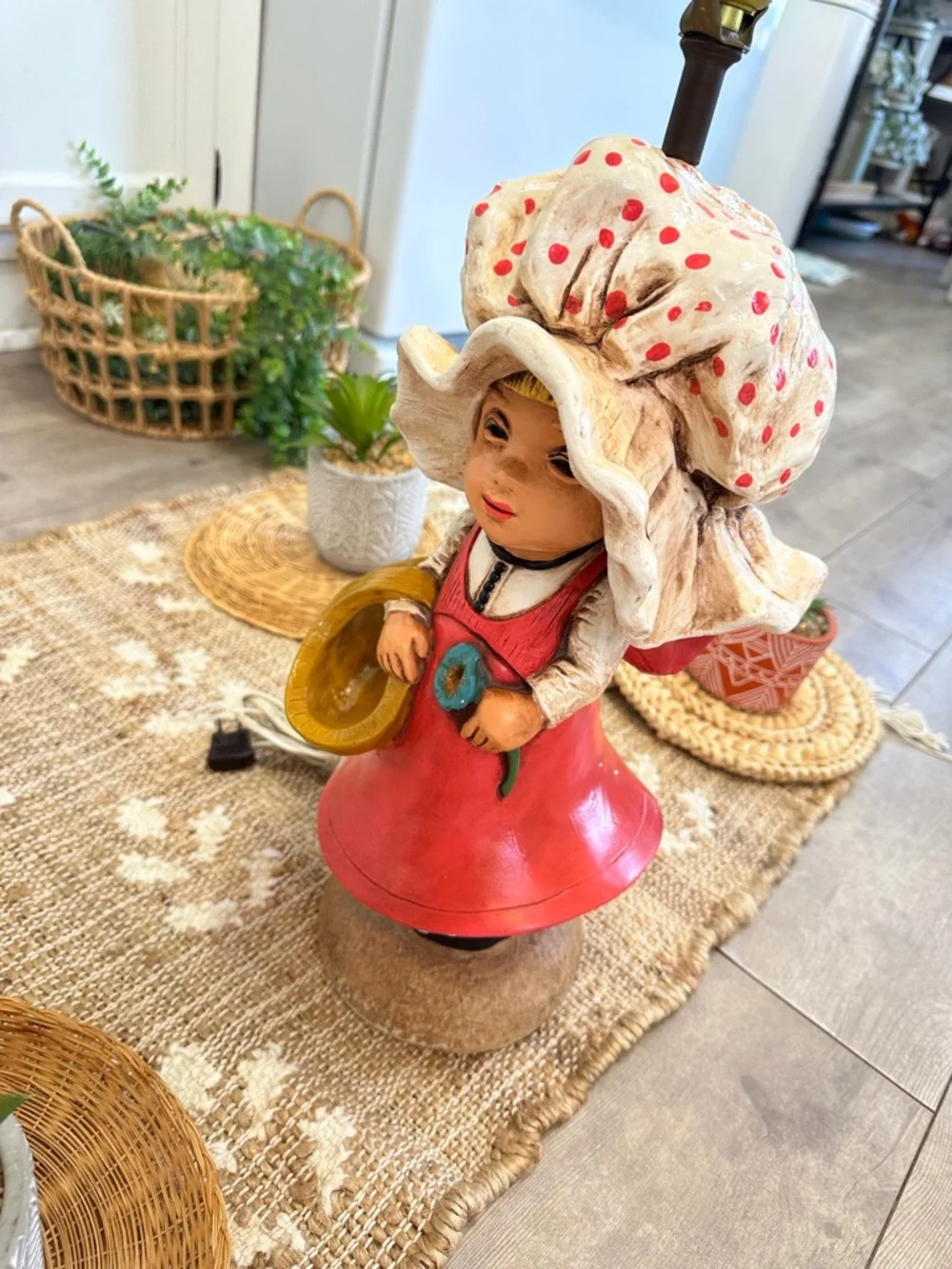 Vintage 1975 Ceramic Bonnet Girl table Lamp Holly Hobby Like Cottage Home Accent